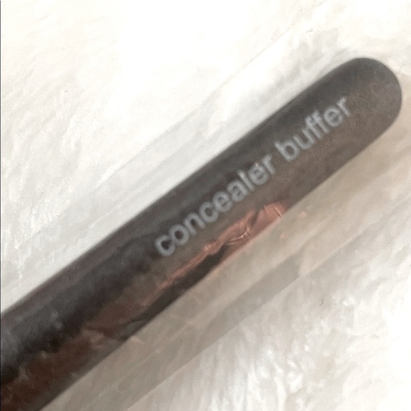 VASANTI CONCEALER BUFFER BRUSH - Picture 2 of 7